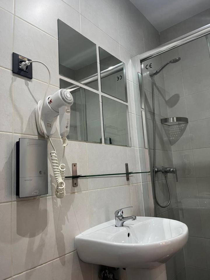 Fuencarral Rooms Madrid Ngoại thất bức ảnh